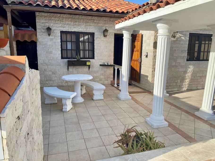 3-Bedroom Villa With A Jacuzzi Ноорд Экстерьер фото